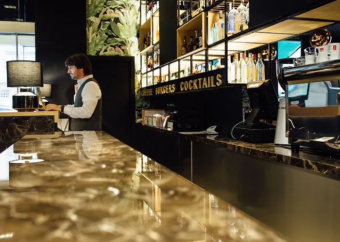 Malcom And Barret Hotel 3*