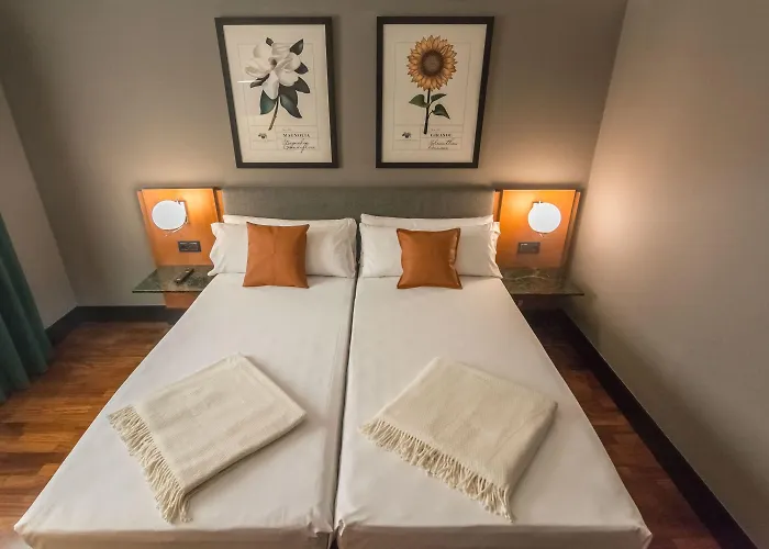 Malcom And Barret Hotel 3*