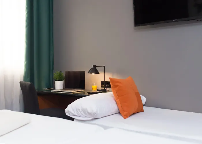 Hotel Malcom And Barret 3*