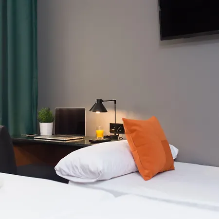 Hotel Malcom And Barret 3*