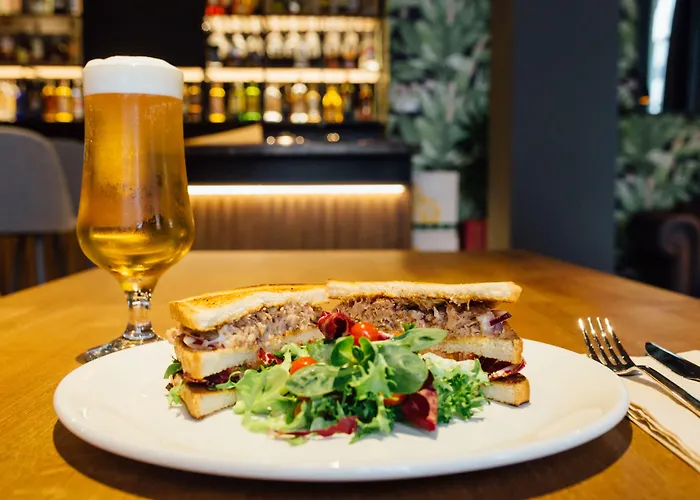 מלון Malcom And Barret