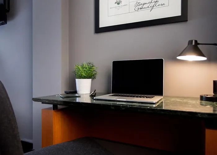 Hotel Malcom And Barret 3*